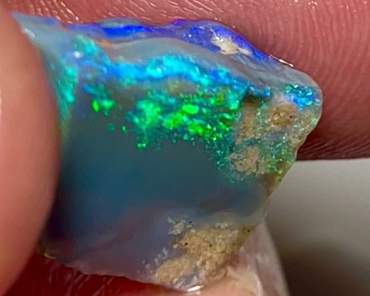 Gorgeous L/Ridge Dark Base Rub Rough 9.75cts Bright Multifires to exposed faces 19x14x6mm NSW133