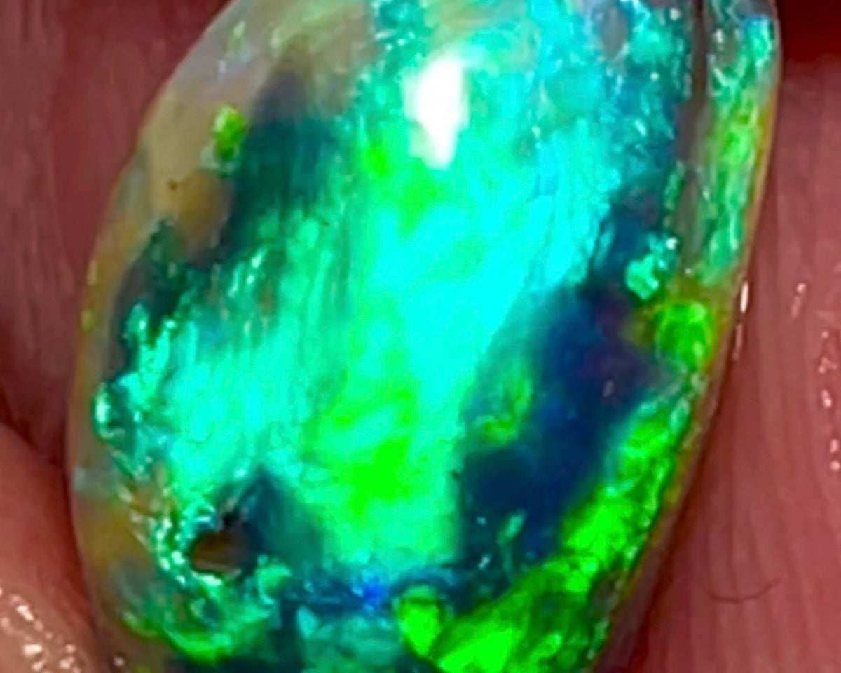 High Dome Pea knobby rub rough preform 3.90cts Total Stunner Bright Vibrant  Green/Yellow/Dominant fires on N2-N3 body tone 14.00 x 8.00 x 5.00 mm NEW927