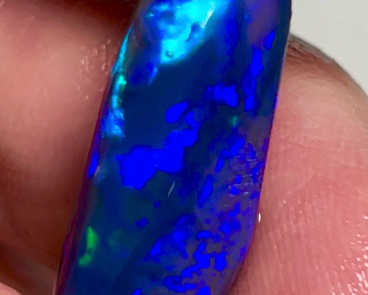 Lightning Ridge Black knobby opal rub/rough 11.25cts Loaded with gorgeous Blues with some green & Red flashes. Polish & Set  22.00x10.00x8.00mm NEW967