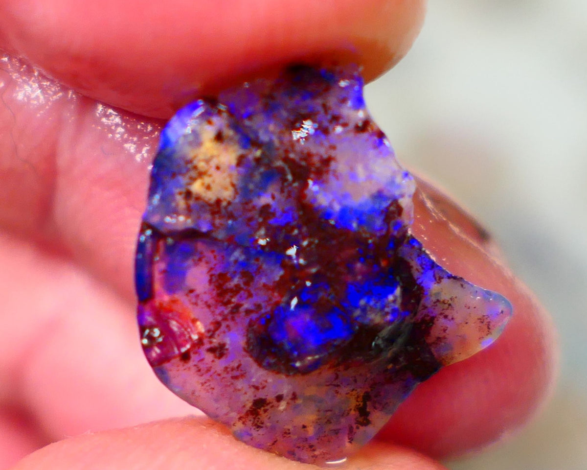 Mintabie Dark Crystal Seam opal rough 5.60cts Bright gorgeous Royal Blue fires showing asking to be explored 18x15x5mm NSW138