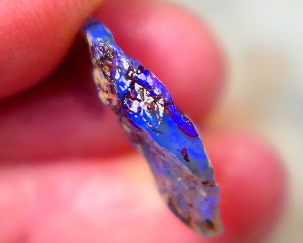 Mintabie Dark Crystal Seam opal rough 5.60cts Bright gorgeous Royal Blue fires showing asking to be explored 18x15x5mm NSW138