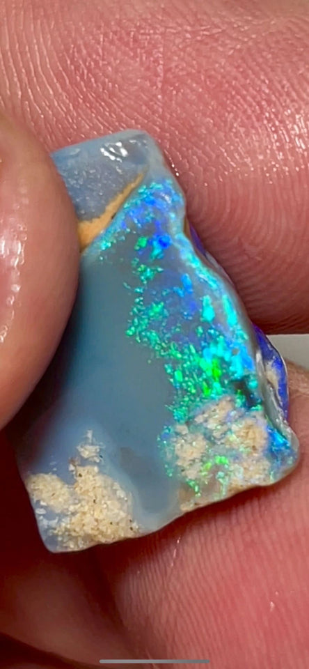 Gorgeous L/Ridge Dark Base Rub Rough 9.75cts Bright Multifires to exposed faces 19x14x6mm NSW133