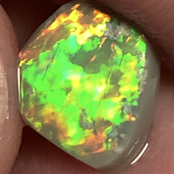 Australian Opal Amazing Gem Quality Semi Black Rub 2cts Rough / Rub / Preform Super bright MULTIFIRES Broadflash zones & bits of chaff 10x8x3 GEM199