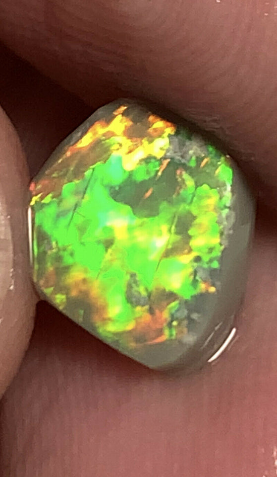 Australian Opal Amazing Gem Quality Semi Black Rub 2cts Rough / Rub / Preform Super bright MULTIFIRES Broadflash zones & bits of chaff  10x8x3 GEM199