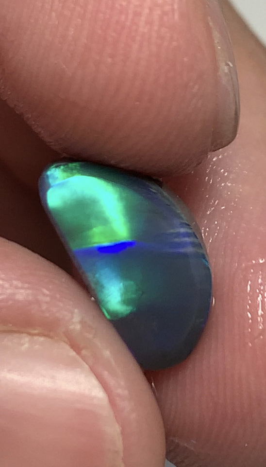 Australian Opal Gem Grade Single Black Rub 2.5cts Rub/Rough/Preform Super bright Multifires on Black here Stunning Broad flash pattern 13x7x3mm WSC768