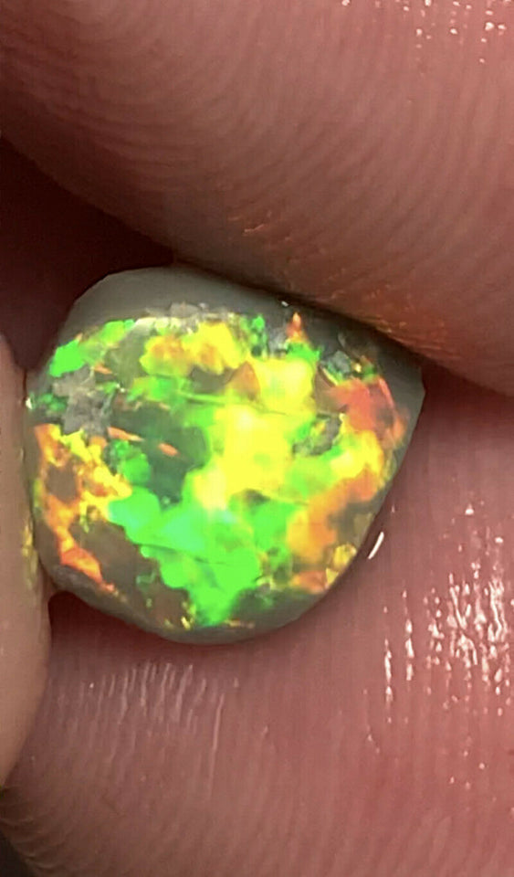 Australian Opal Amazing Gem Quality Semi Black Rub 2cts Rough / Rub / Preform Super bright MULTIFIRES Broadflash zones & bits of chaff  10x8x3 GEM199