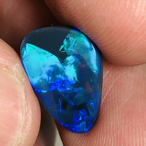 Australian Black Opal Gemstone 3.9cts N2 Body Tone B2 Brightness Broadflash Pattern Green / Blue fires 16x12x2mm GEM1204