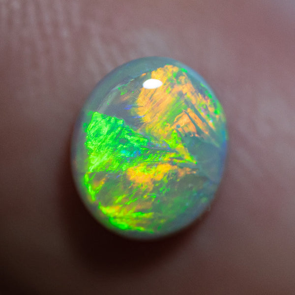 Crystal Opal Gemstone 0.95cts N7 Body Tone B2 Brightness Broadflash & Brush Stroke pattern with TOP Multi colour fires WSA041021C
