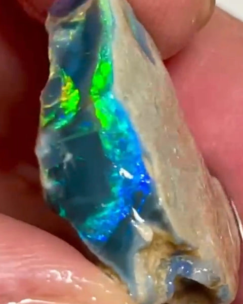 Mulga® Gem Black/Dark Seam opal rough 17.95cts Wee Warra Plains Very Exotic Bright Gorgeous Multi Fires rough to cut  24x16x7 mm NEW931