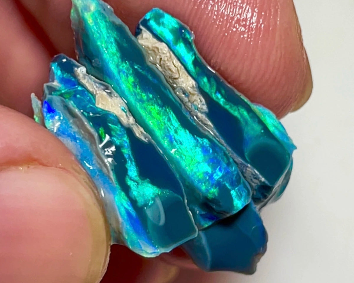 Mulga® Cutters Black / Dark Seam opal rough Stack 26.50cts Wee Warra Plains Super Bright Green/Yellow/Blue/Teals to cut 25x12x3 to 15x11x7mm NEW925
