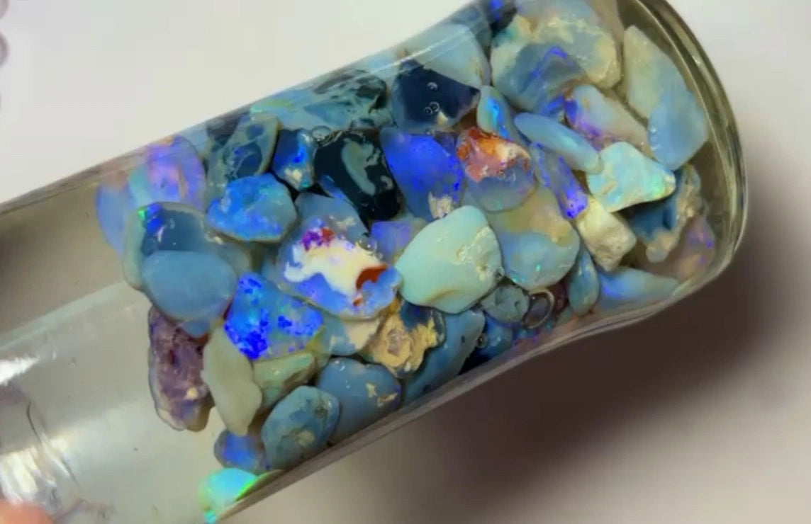 Knobby Seam & Fossil opal rough Lightning Ridge 255.00cts Lots Bright Colours to go at 18x9x6 to 8x6x4mm NSW167