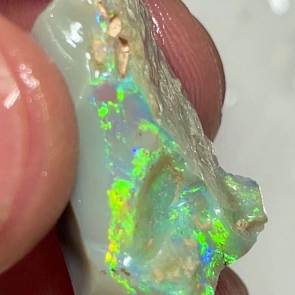 Lightning Ridge Dark Base Seam opal rough 20.50cts Bright Multicolours to Cut or carve 26x16x7 mm NSW083