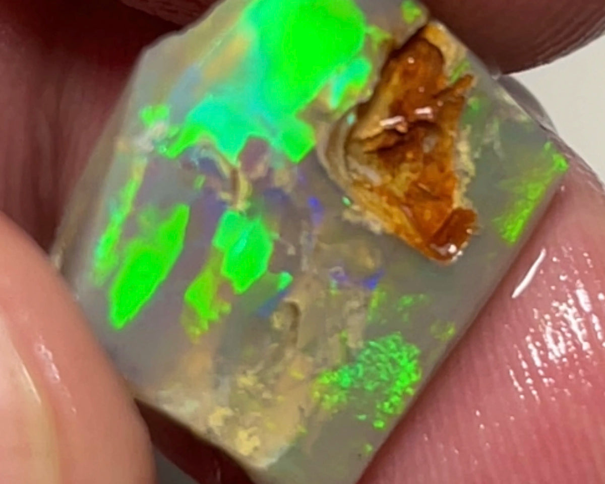 Bright & Colourful Dark base rub rough opal of Lightning Ridge 6.95cts Green dominant Multifires 15.000 x 14.000 x 3.000 mm NSW154