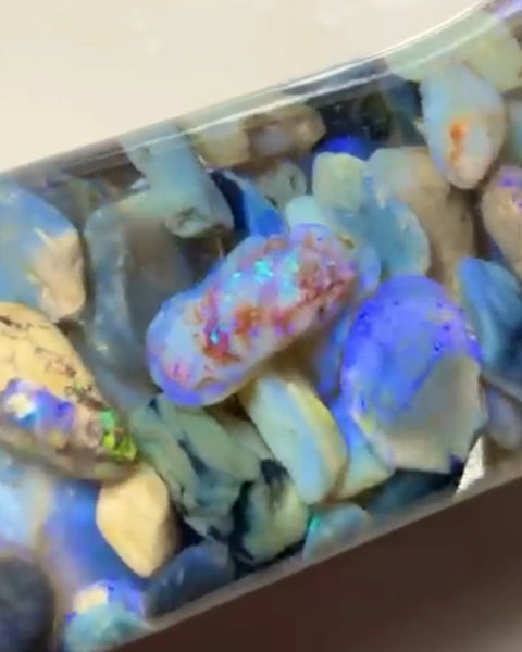 Knobby Seam & Fossil opal rough Lightning Ridge 255.00cts Lots Bright Colours to go at 18x9x6 to 8x6x4mm NSW167
