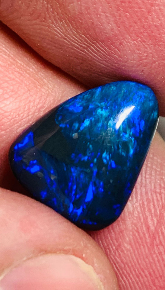 Australian Black Opal Gemstone 6.8cts N1 Body Tone B2 Brightness Gorgeous Blue fires WSB661R