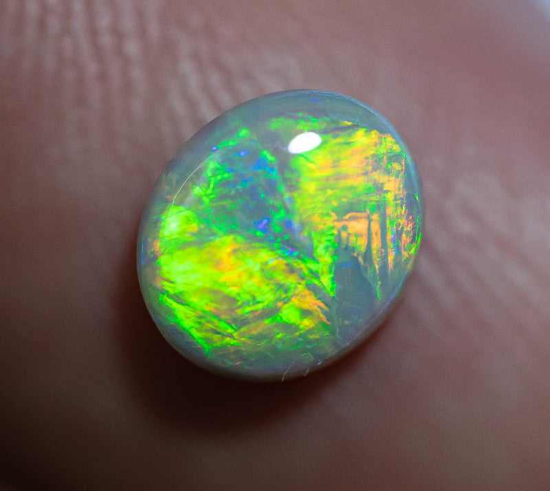 Crystal Opal Gemstone 0.95cts N7 Body Tone B2 Brightness  Broadflash & Brush Stroke pattern with TOP Multi colour fires WSA041021C