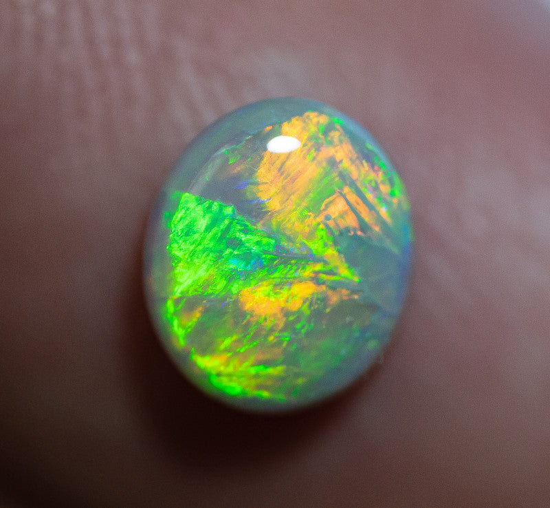 Crystal Opal Gemstone 0.95cts N7 Body Tone B2 Brightness  Broadflash & Brush Stroke pattern with TOP Multi colour fires WSA041021C