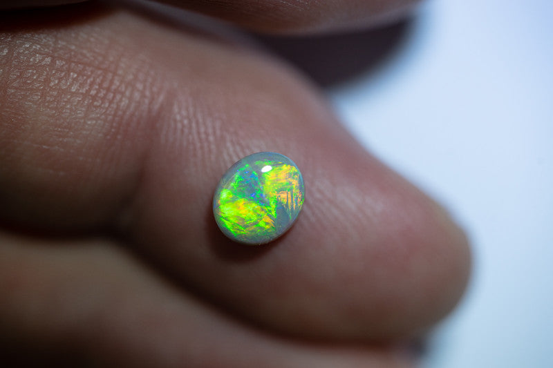 Crystal Opal Gemstone 0.95cts N7 Body Tone B2 Brightness  Broadflash & Brush Stroke pattern with TOP Multi colour fires WSA041021C